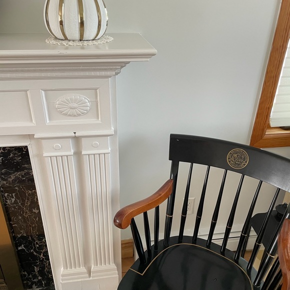 A beautiful textured ceramic flower vase - Picture 10 of 13